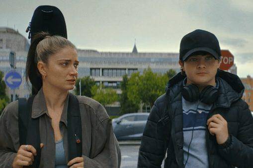 adegan dalam film Flora and Son (dok. FilmNation Entertainment/Flora and Son)