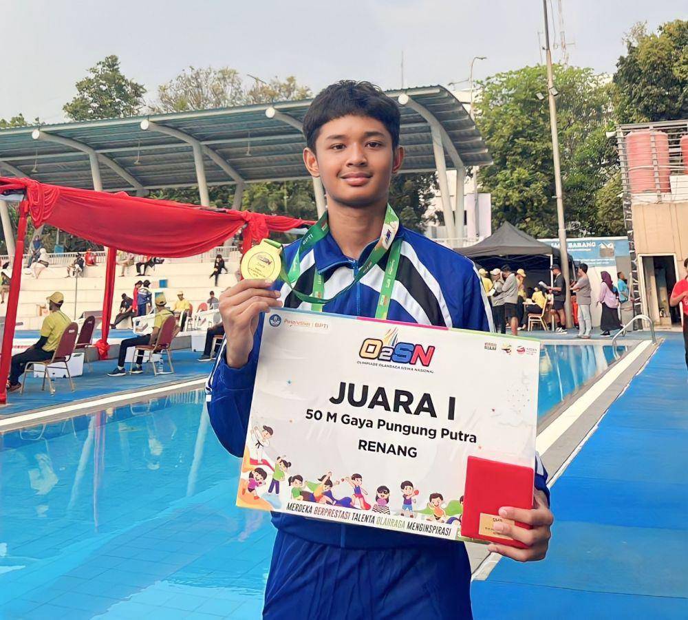 M. Egie Zewail, siswa SMP Islam Athirah Bukit Baruga Makassar, juara I lomba renang O2SN di Jakarta. (Dok. Istimewa)