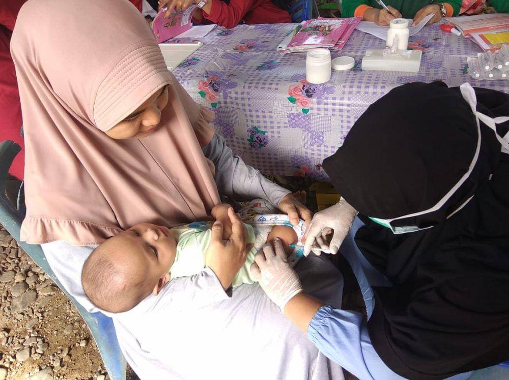 Ilustrasi bayi sedang diperiksa dokter. (Dok. Kemenkeu)