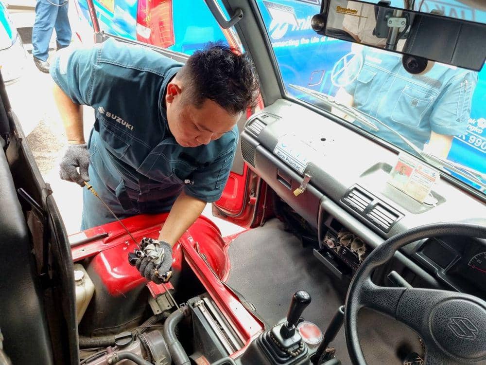 Pengecekkan kondisi mobil (PT SIS)