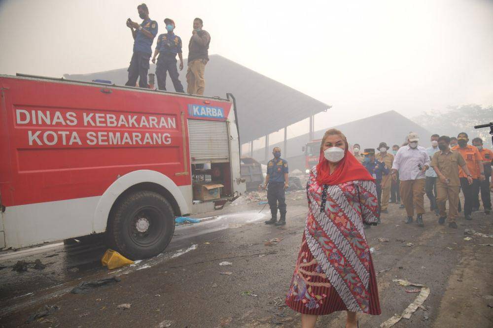 Pemerintah Kota Semarang mengucurkan dana untuk membeli peralatan damkar pasca kebakaran TPA Jatibarang. (dok. Pemkot Semarang)