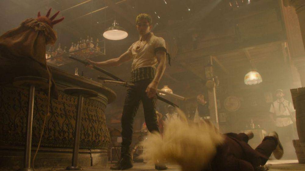 Zoro mengalahkan Helmeppo. (dok. Netflix/One Piece Live Action)