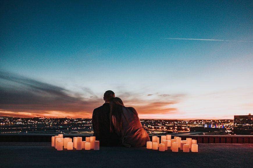 ilustrasi pasangan romantis (unsplash.com/Nathan Dumlao)