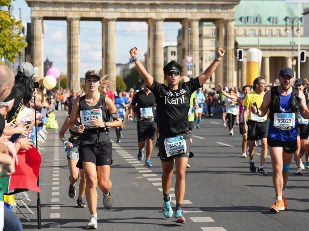 8 Potret Ditto Percussion Ikut Berlin Marathon, Istri Setia Support