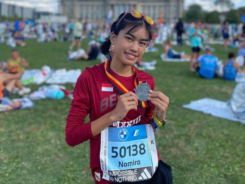 9 Potret Namira Adjani Ikut Berlin Marathon 2023, Pinggangnya Ketarik