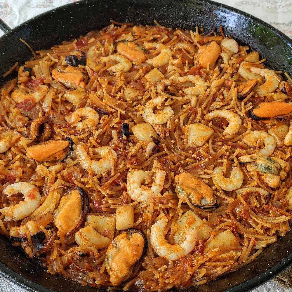 ilustrasi fideuá (instagram.com/recetasmallorquinas)
