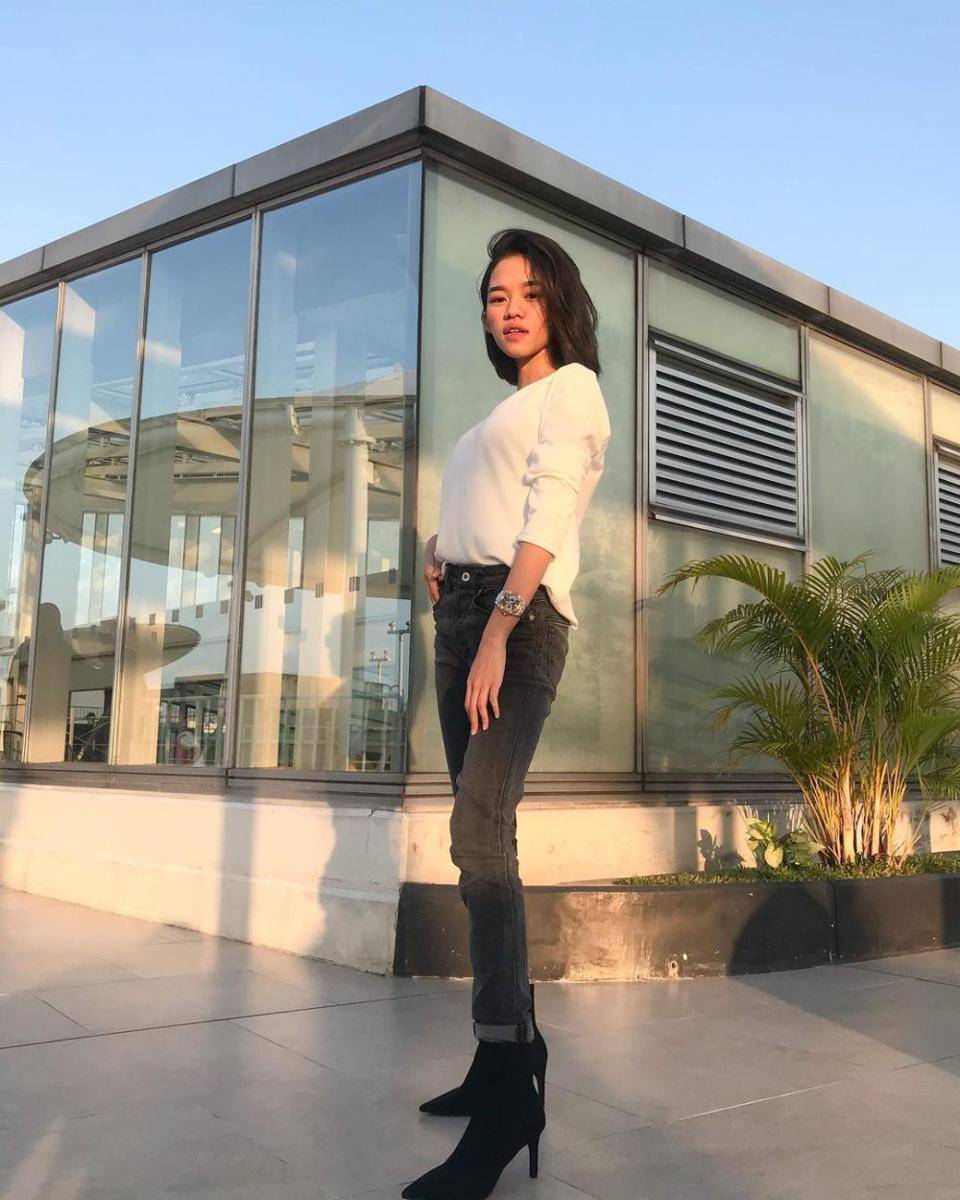 padu padan atasan putih ala Ummi Quary (instagram.com/ummi_quary)