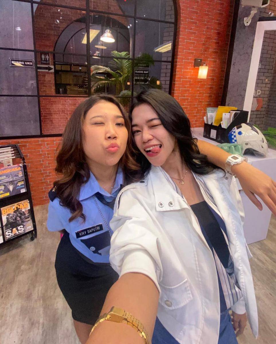 padu padan atasan putih ala Ummi Quary (instagram.com/ummi_quary)