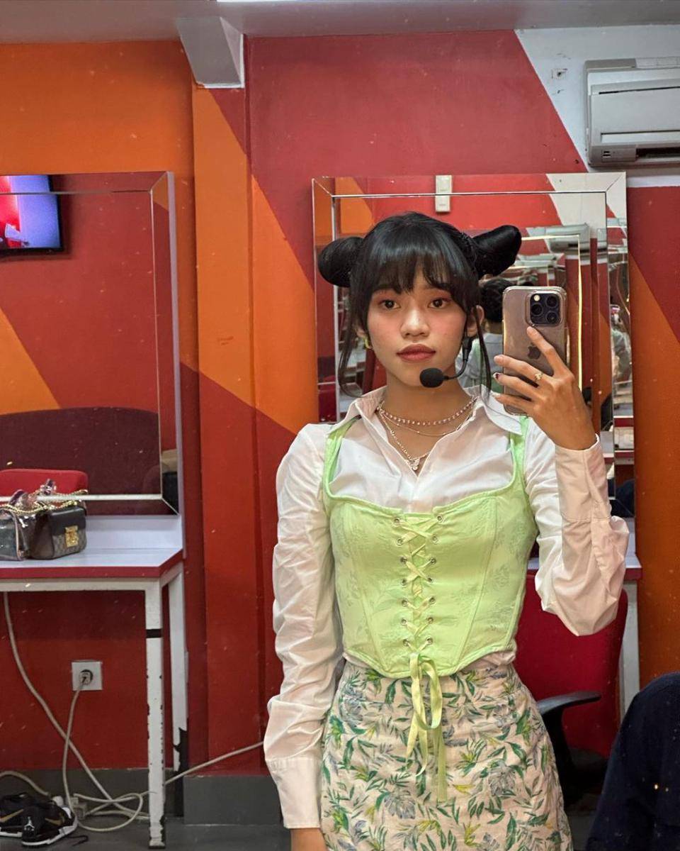 padu padan atasan putih ala Ummi Quary (instagram.com/ummi_quary)