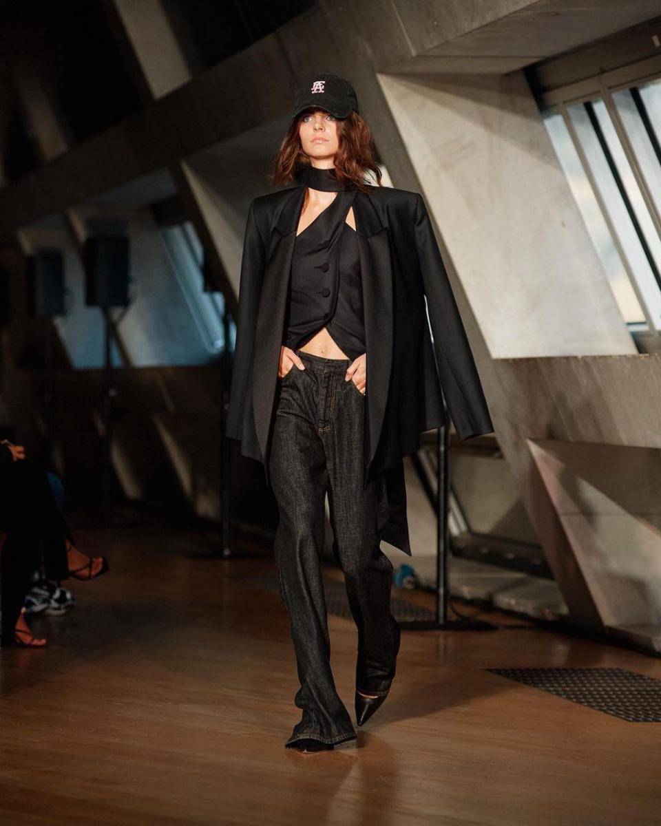 Koleksi AARON ESH SS24 di LFW (instagram.com/aaron.esh)