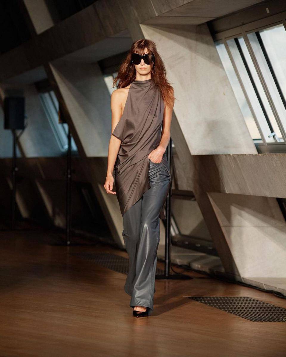 Koleksi AARON ESH SS24 di LFW (instagram.com/aaron.esh)