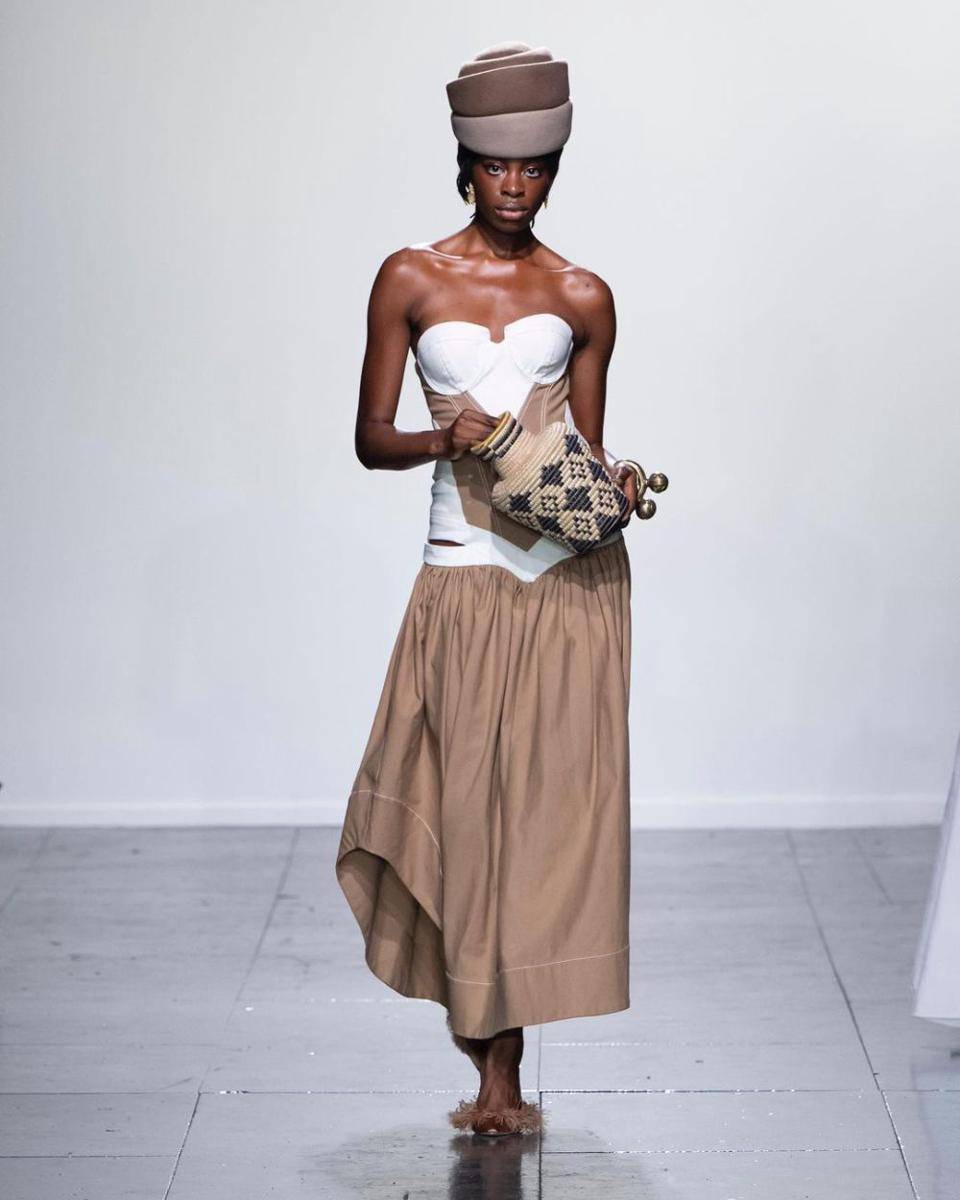 Koleksi Tolu Coker SS24 IRAPADA di LFW (instagram.com/tolucoker)