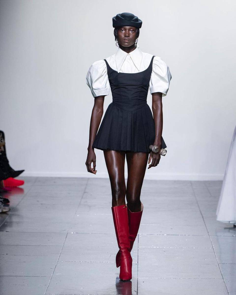 Koleksi Tolu Coker SS24 IRAPADA di LFW (instagram.com/tolucoker)