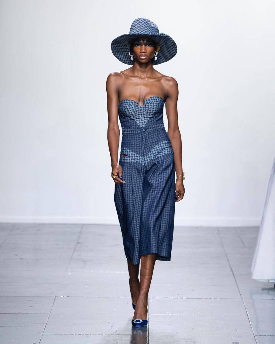 Koleksi Tolu Coker SS24 IRAPADA di LFW (instagram.com/tolucoker)