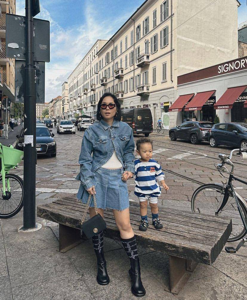 Ayla Dimitri dan keluarganya (instagram.com/ayladimitri)
