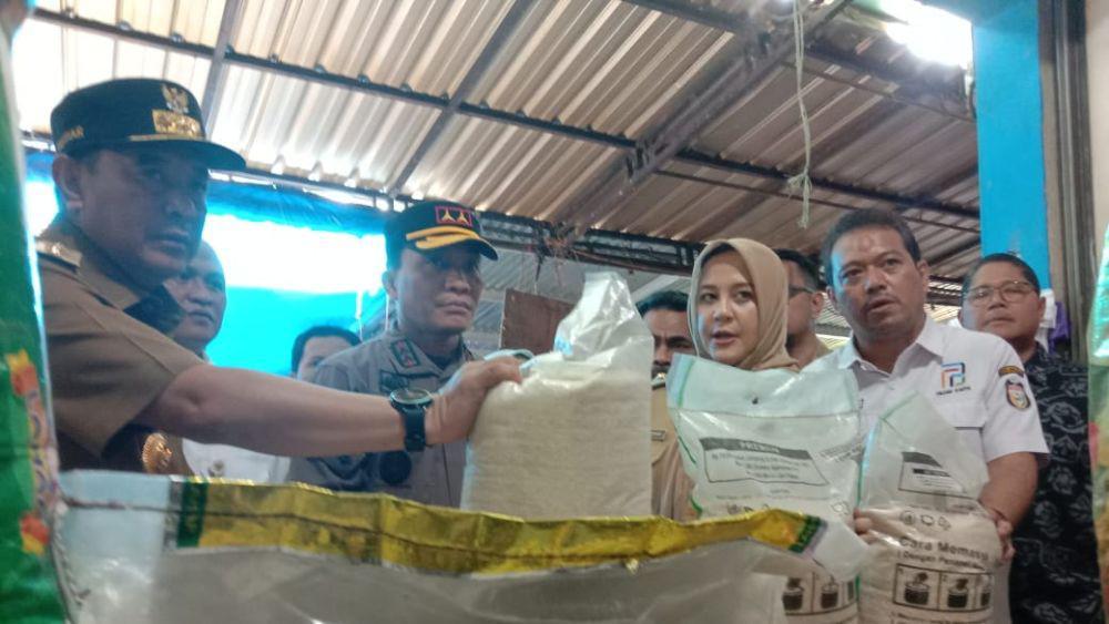 Sidak Pasar, Pj Gubernur Sulsel Temukan Harga Bahan Pangan Naik