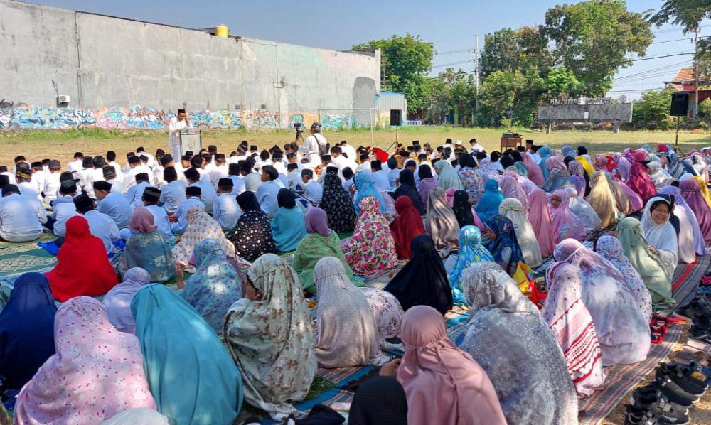 Ratusan Siswa dan Warga di Lamongan Gelar Salat Istisqa