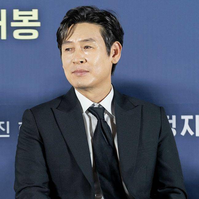 Sul Kyung Gu di konferensi pers film The Boys (instagram.com/cjenmmovie)