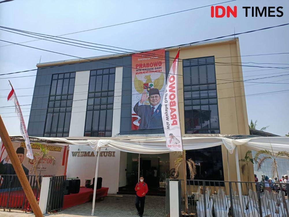 Peresmian Kantor Sekretariat Relawan Prabowo 08 (IDN Times/Rachma Syifa Faiza Rachel)