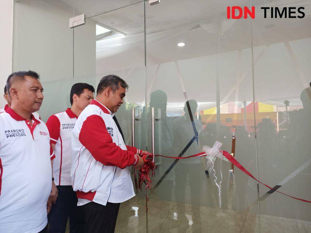 Peresmian Kantor Sekretariat Relawan Prabowo 08 (IDN Times/Rachma Syifa Faiza Rachel)