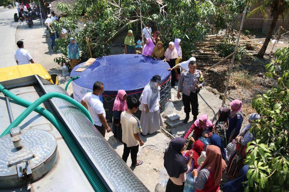 Kekeringan, 69.600 Liter Air Disalurkan ke Krendowahono Karanganyar