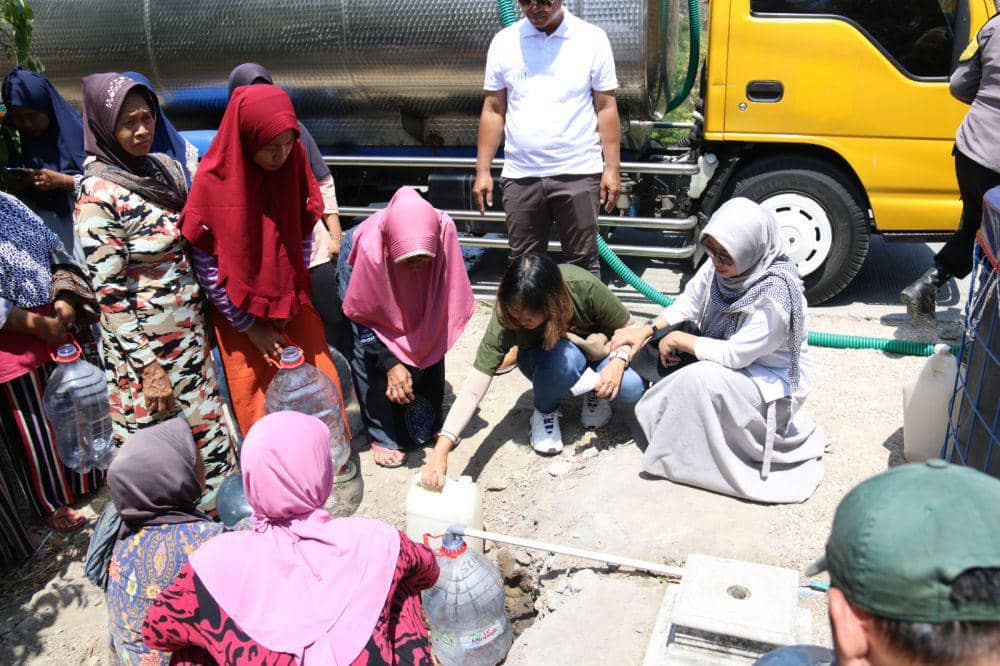 Penyaluran air bersih ke Desa Krendowahono, Rabu (27/9/2023).(Dok/Istimewa)
