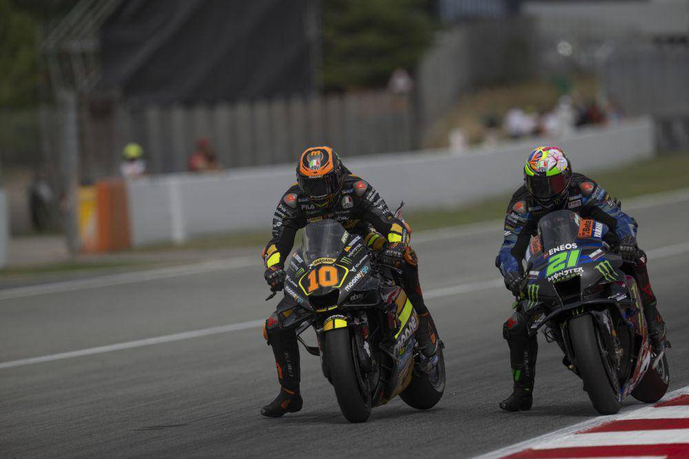 Luca Marini [kiri] dan Franco Morbidelli saat main race di GP Catalunya 2023. (yamahamotogp.com)