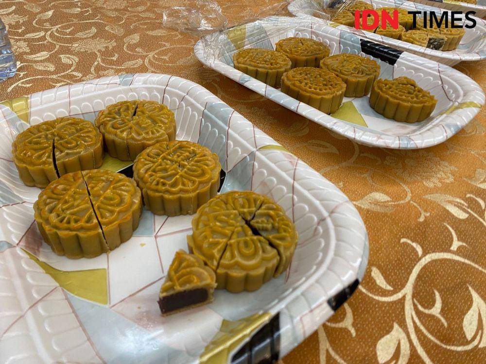 Kue bulan yang disajikan di Kedubes China. (IDN Times/Sonya Michaella)