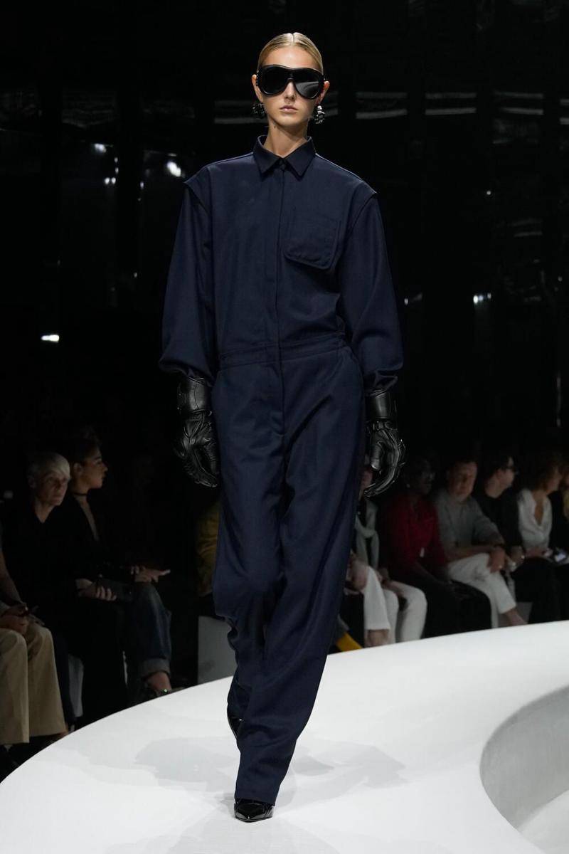 koleksi style edgy ala Ferrari di MFW 2023 (dok. Milan Fashion Week/Photo: Paolo Lanzl / Launchmetrics.com/spotlight)
