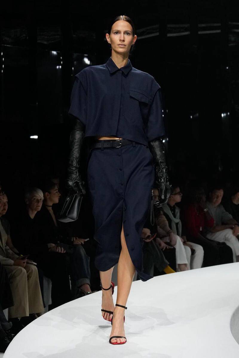 koleksi style edgy ala Ferrari di MFW 2023 (dok. Milan Fashion Week/Photo: Paolo Lanzl / Launchmetrics.com/spotlight)