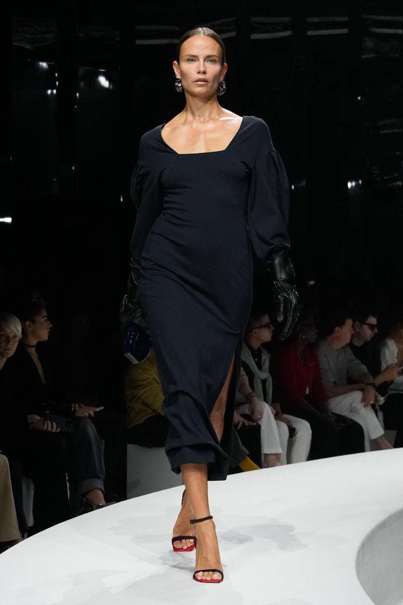 koleksi style edgy ala Ferrari di MFW 2023 (dok. Milan Fashion Week/Photo: Paolo Lanzl / Launchmetrics.com/spotlight)