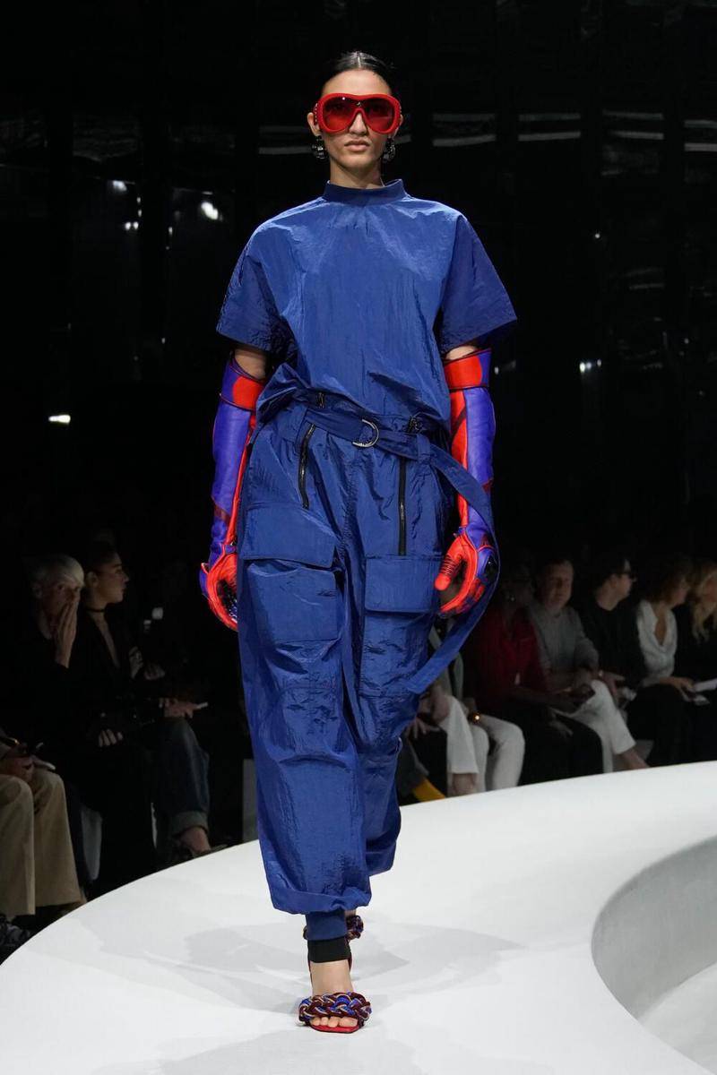 koleksi style edgy ala Ferrari di MFW 2023 (dok. Milan Fashion Week/Photo: Paolo Lanzl / Launchmetrics.com/spotlight)