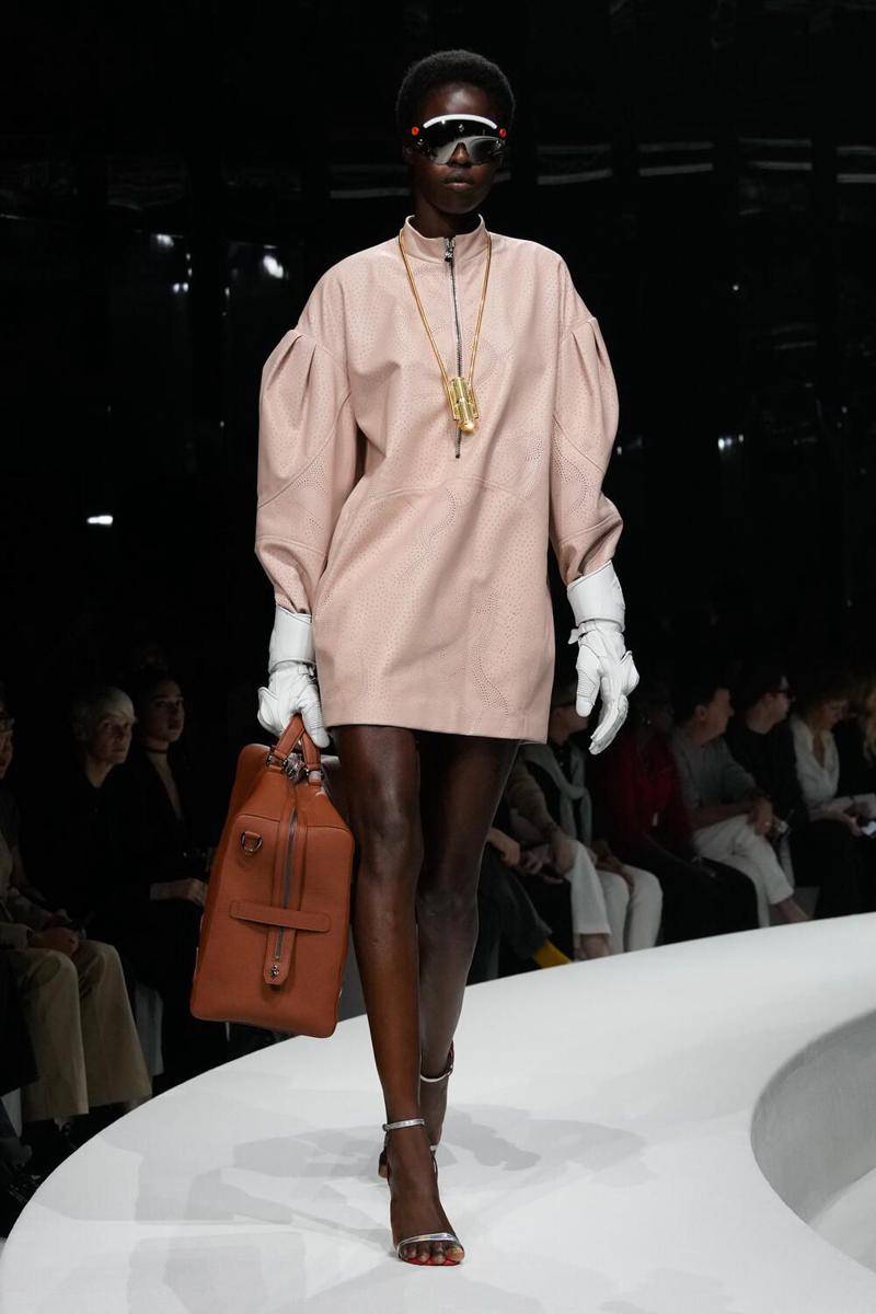 koleksi style edgy ala Ferrari di MFW 2023 (dok. Milan Fashion Week/Photo: Paolo Lanzl / Launchmetrics.com/spotlight)