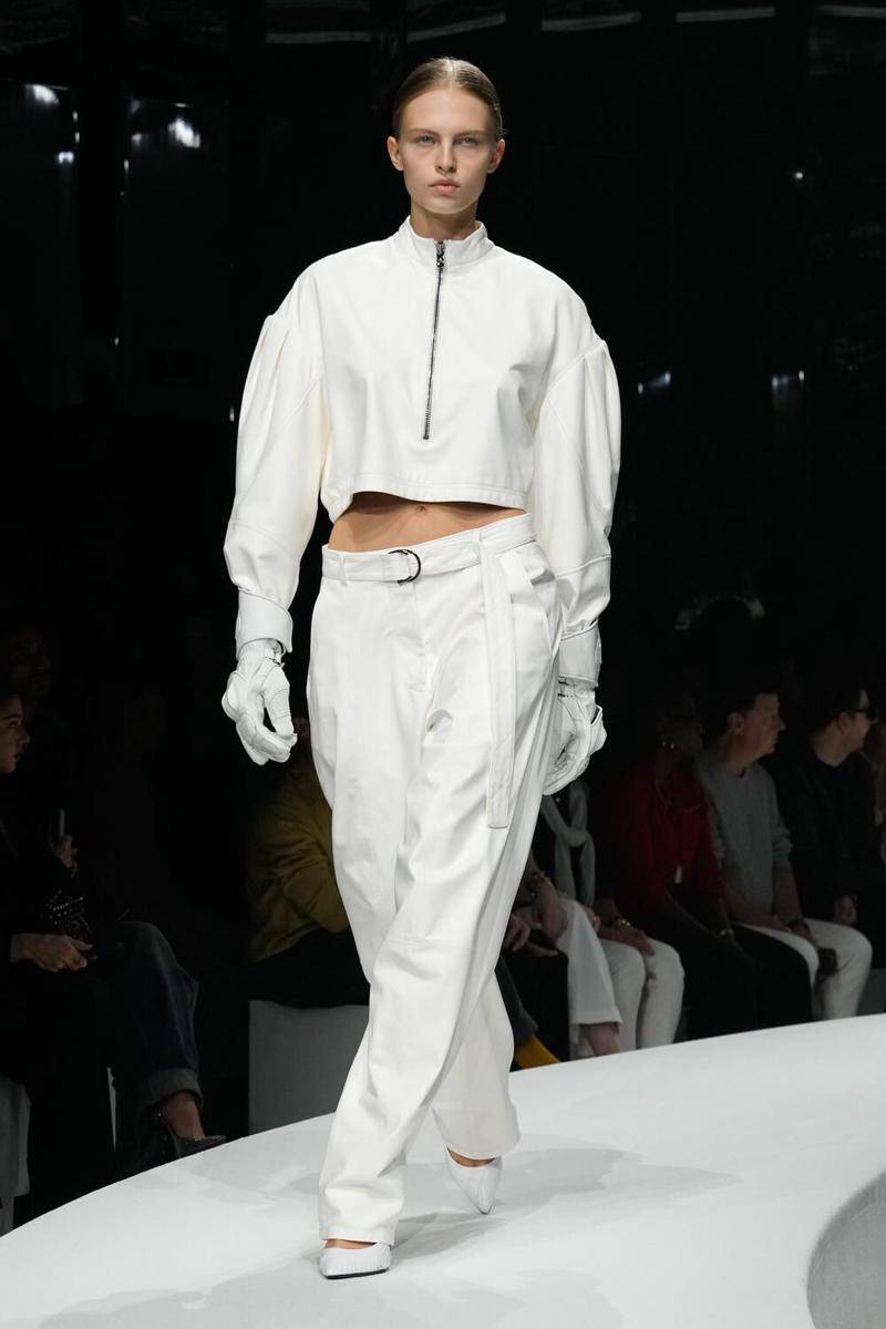 koleksi style edgy ala Ferrari di MFW 2023 (dok. Milan Fashion Week/Photo: Paolo Lanzl / Launchmetrics.com/spotlight)