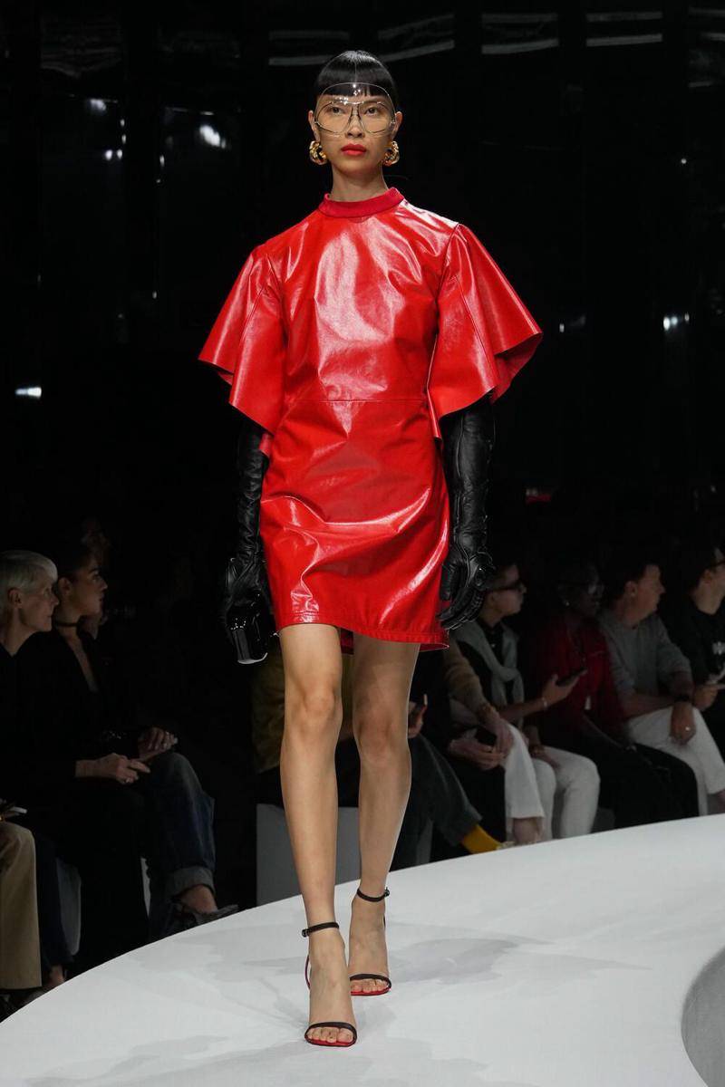 koleksi style edgy ala Ferrari di MFW 2023 (dok. Milan Fashion Week/Photo: Paolo Lanzl / Launchmetrics.com/spotlight)