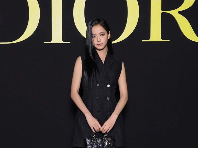 7 Momen Jisoo BLACKPINK di Dior SS24 Paris, Visualnya Bening Bak Dewi