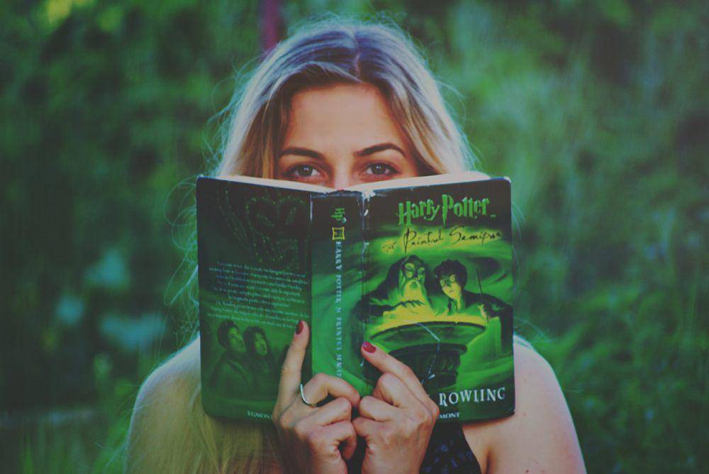 Ilustrasi buku terkenal (pexels.com/Dids)