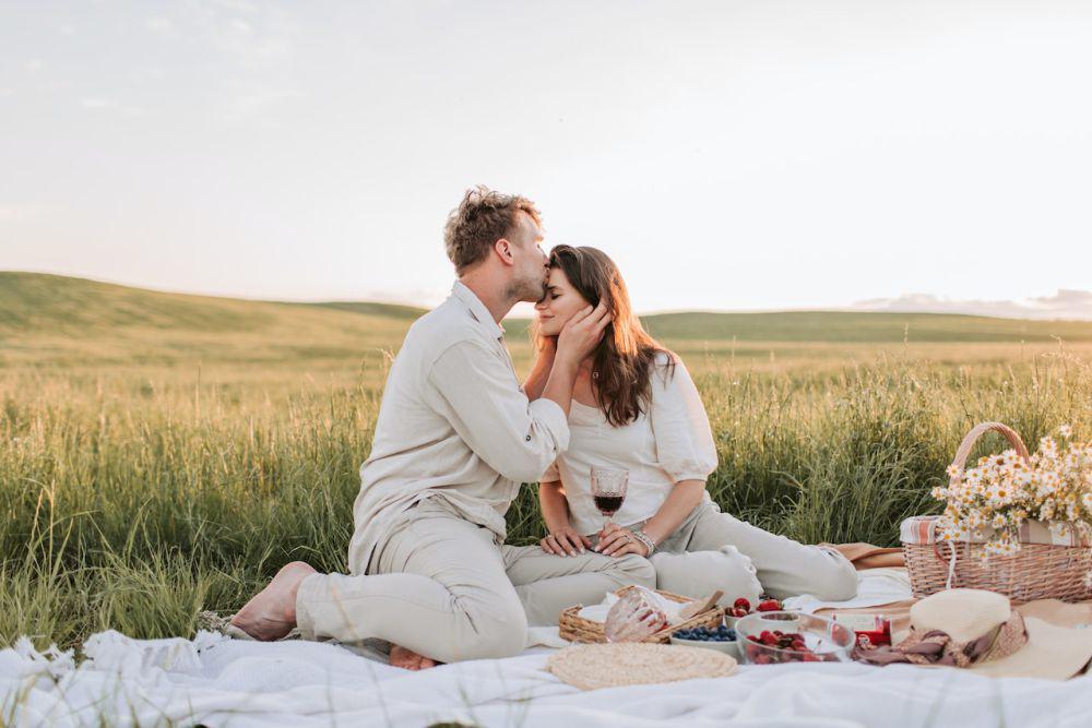 5 Tanda Bahwa Kamu Sebenarnya Adalah Cowok Romantis, Cek Bro!