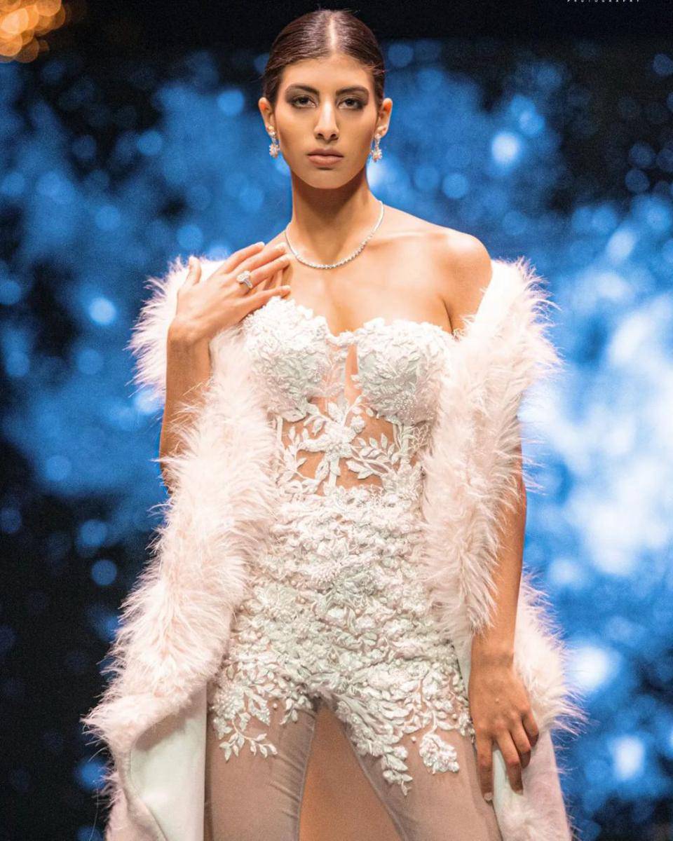 Potret Miss Universe Mesir 2023 Mohra Tantawy (Instagram.com/_mohraa)