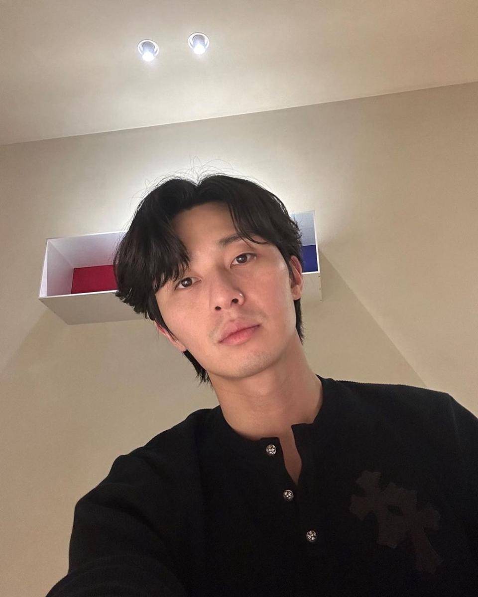 model rambut ala Park Seo Joon (instagram.com/bn_sj2013)