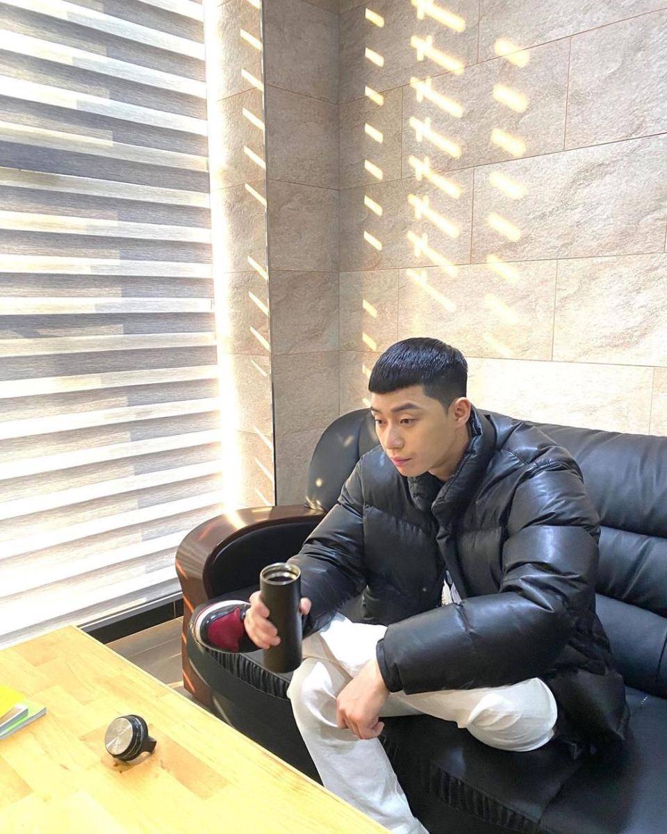 model rambut ala Park Seo Joon (instagram.com/bn_sj2013)