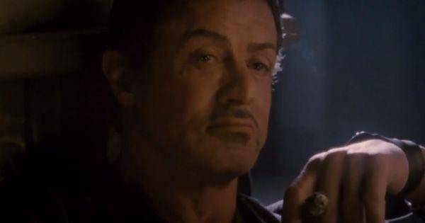 Barney menjelaskan pada Maggie kenapa ia jaga jarak dengannya ( Dok. Lionsgate / The Expendables 2 )