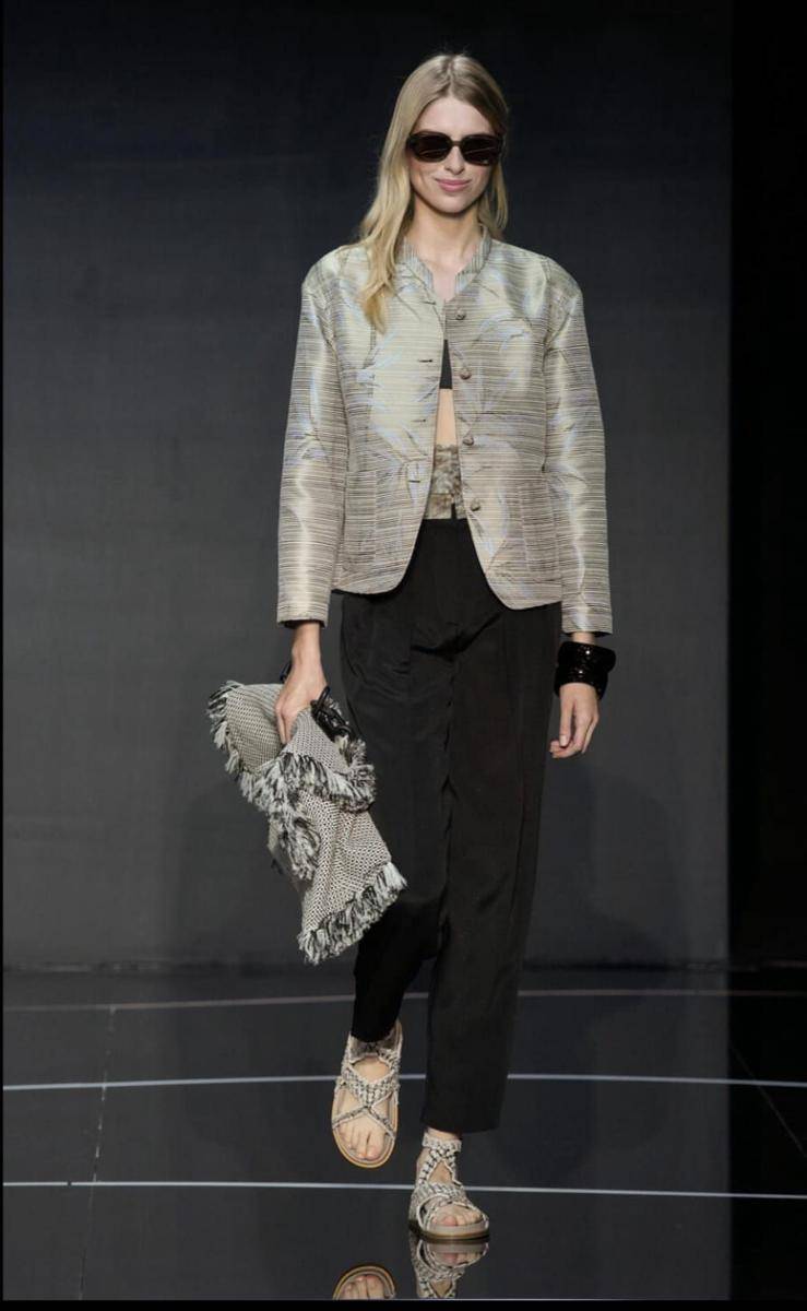 Koleksi Emporio Armani di Milan Fashion Week (Launchmetrics.com/spotlight)