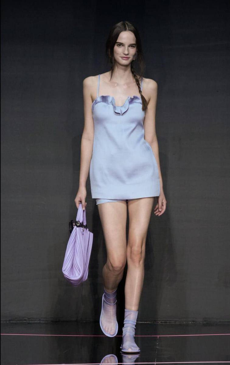 Koleksi Emporio Armani di Milan Fashion Week (Launchmetrics.com/spotlight)