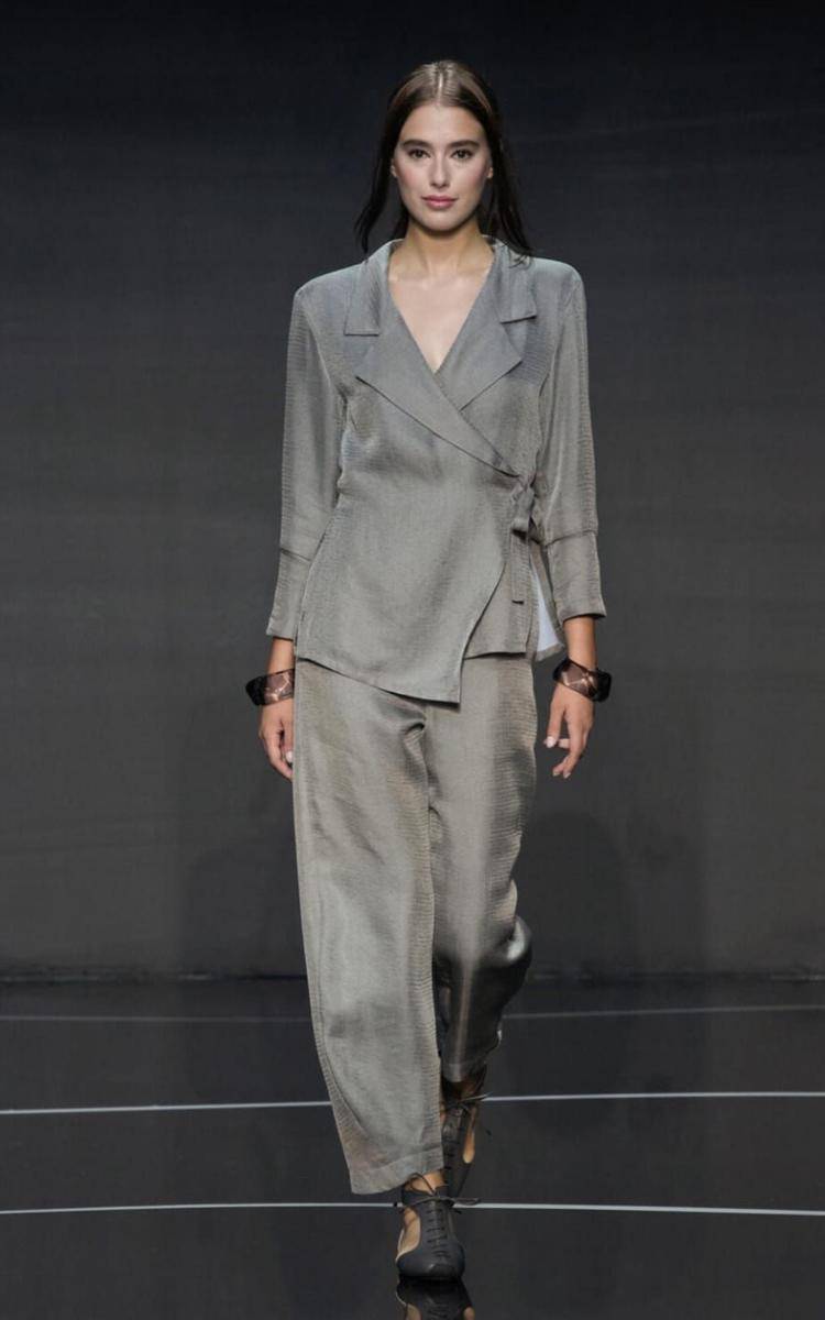 Koleksi Emporio Armani di Milan Fashion Week (Launchmetrics.com/spotlight)