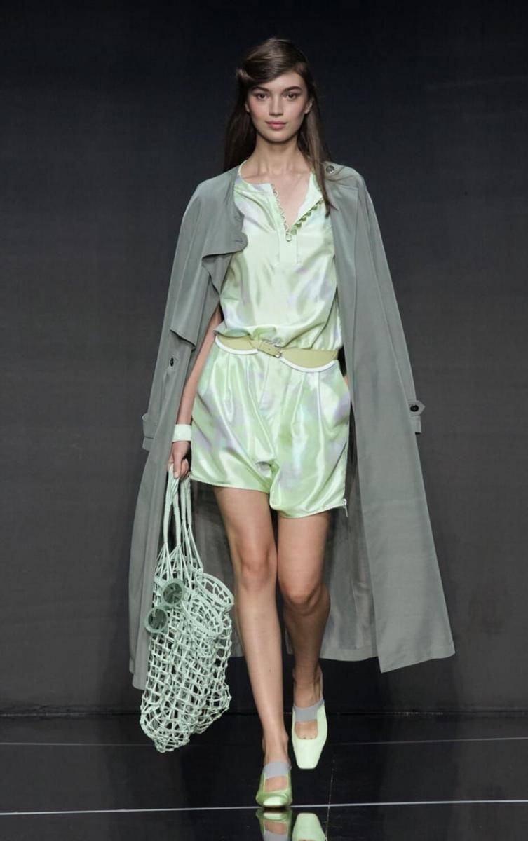 Koleksi Emporio Armani di Milan Fashion Week (Launchmetrics.com/spotlight)