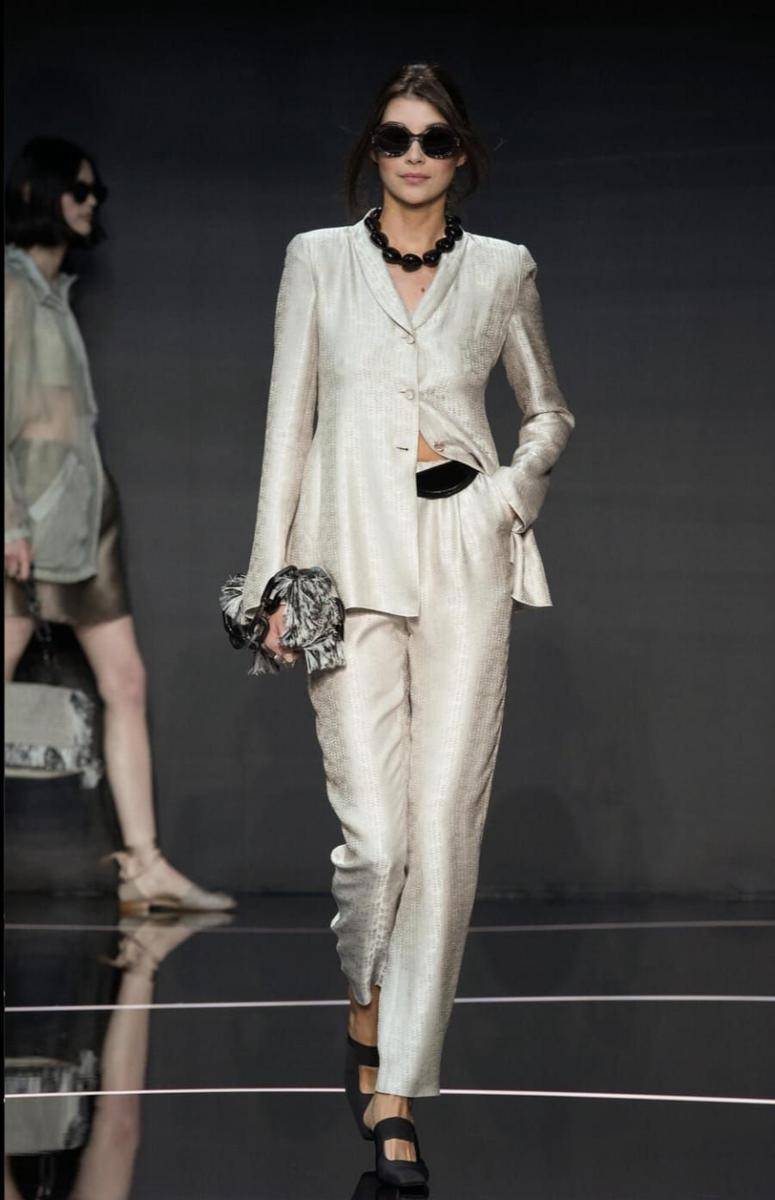 Koleksi Emporio Armani di Milan Fashion Week (Launchmetrics.com/spotlight)