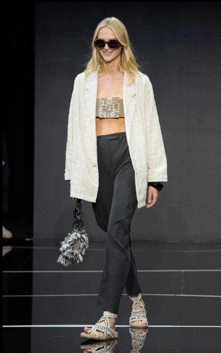 Koleksi Emporio Armani di Milan Fashion Week (Launchmetrics.com/spotlight)