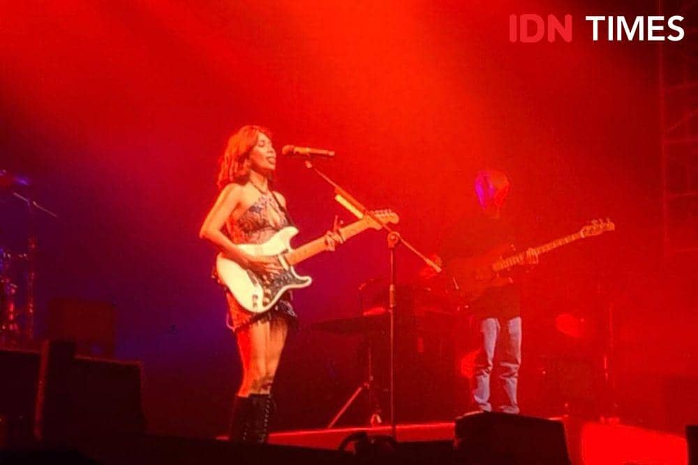 penampilan NIKI di konser Nicole World Tour 2023 pada Rabu (27/9/2023) (IDN Times/Elizabeth Chiquita)