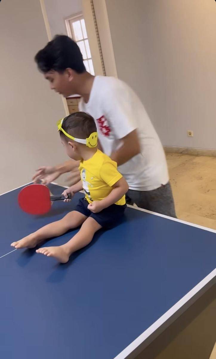 potret gemas Rayyanza latihan tenis meja (Instagram.com/raffinagita1717)